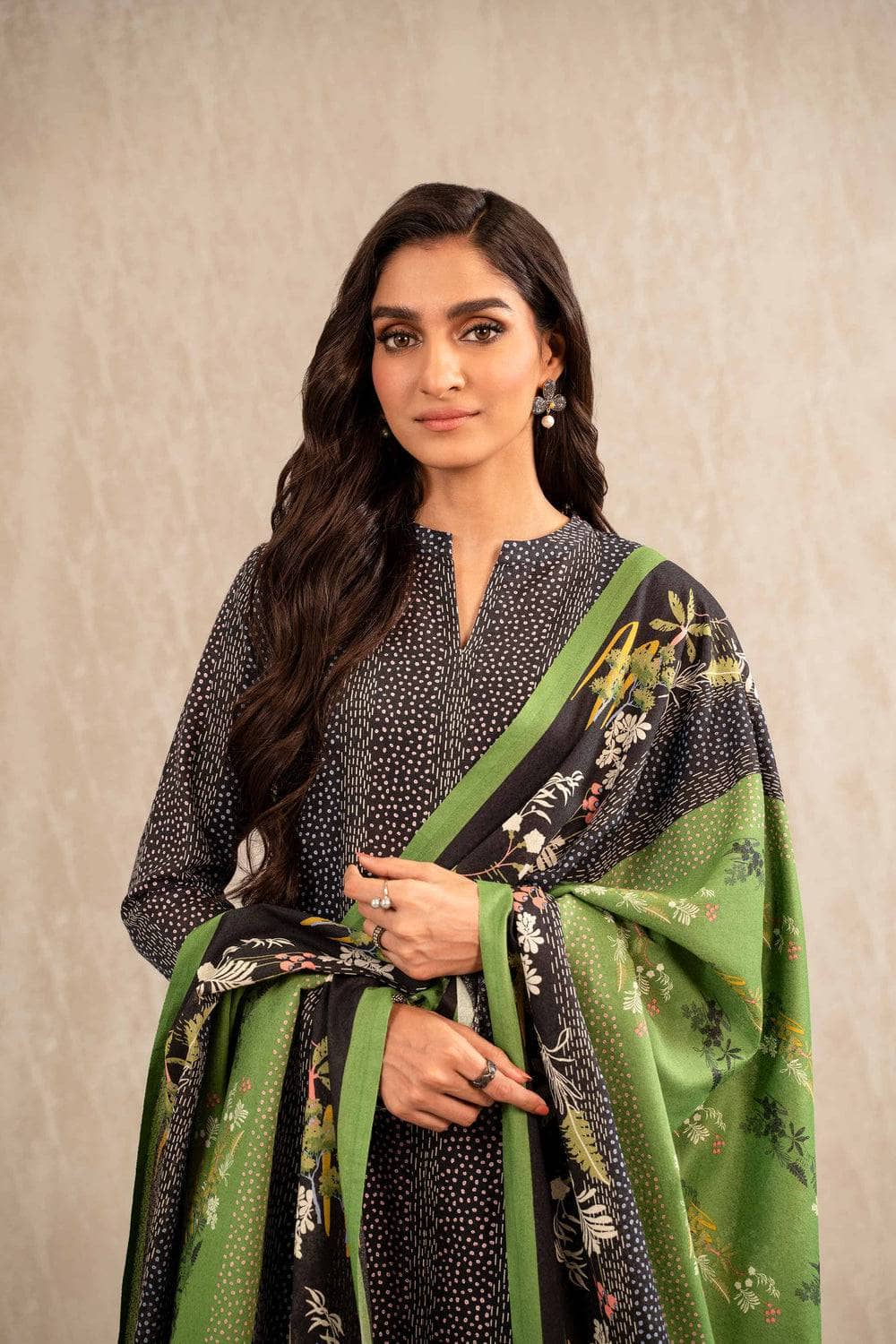 img_nishat_winter_23_awwal_boutique