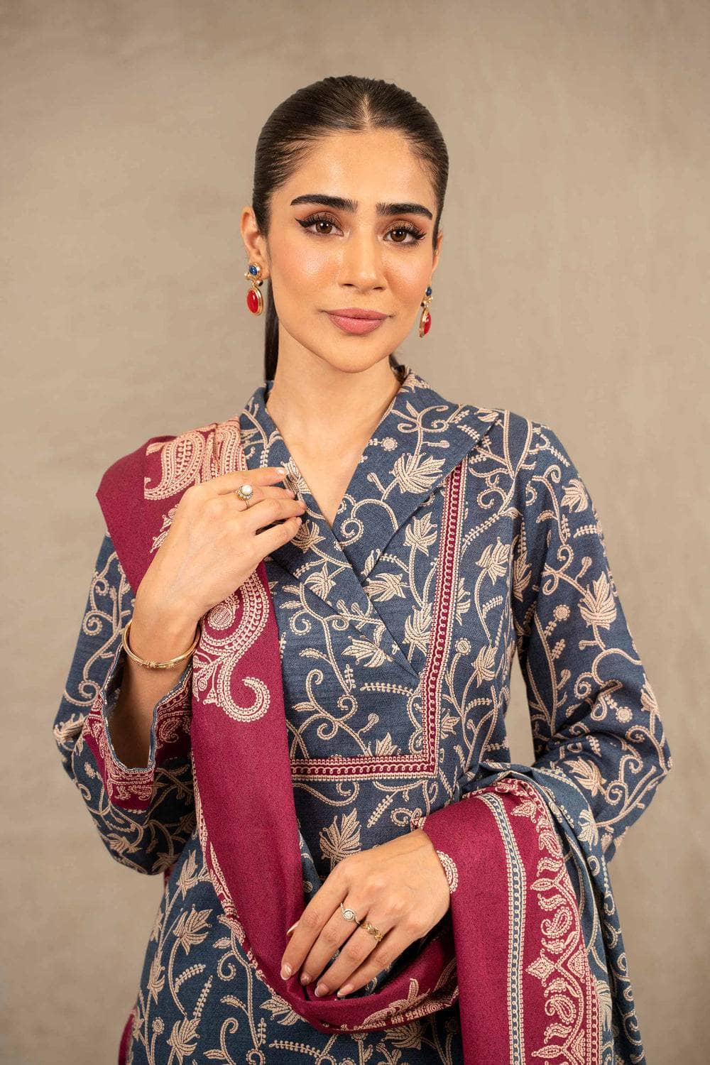 img_nishat_winter_23_awwal_boutique