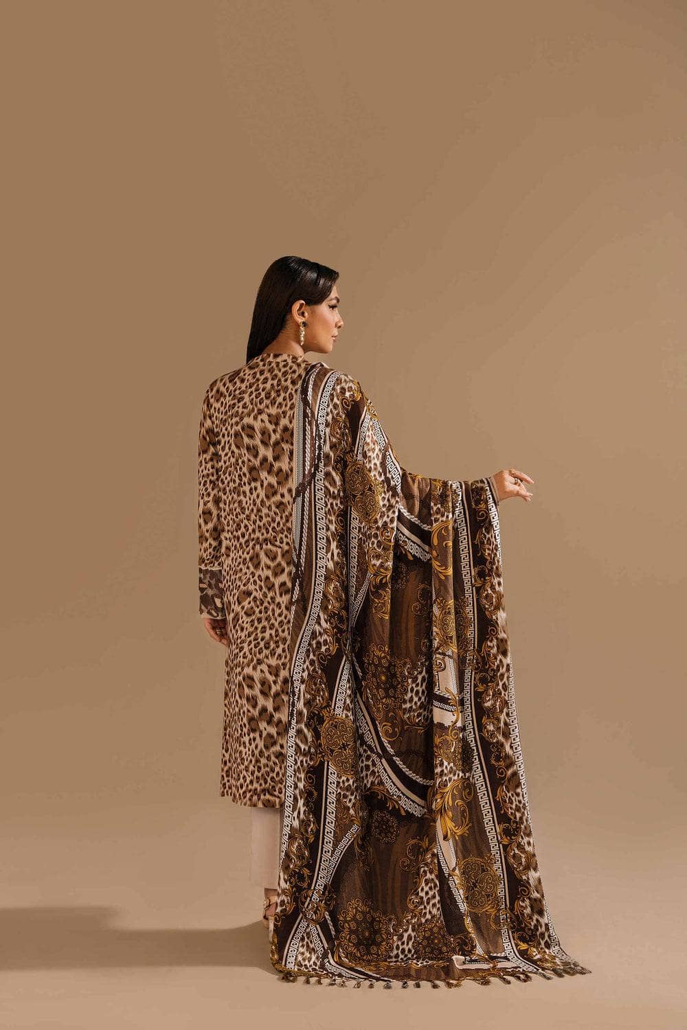 img_nishat_winter_23_awwal_boutique