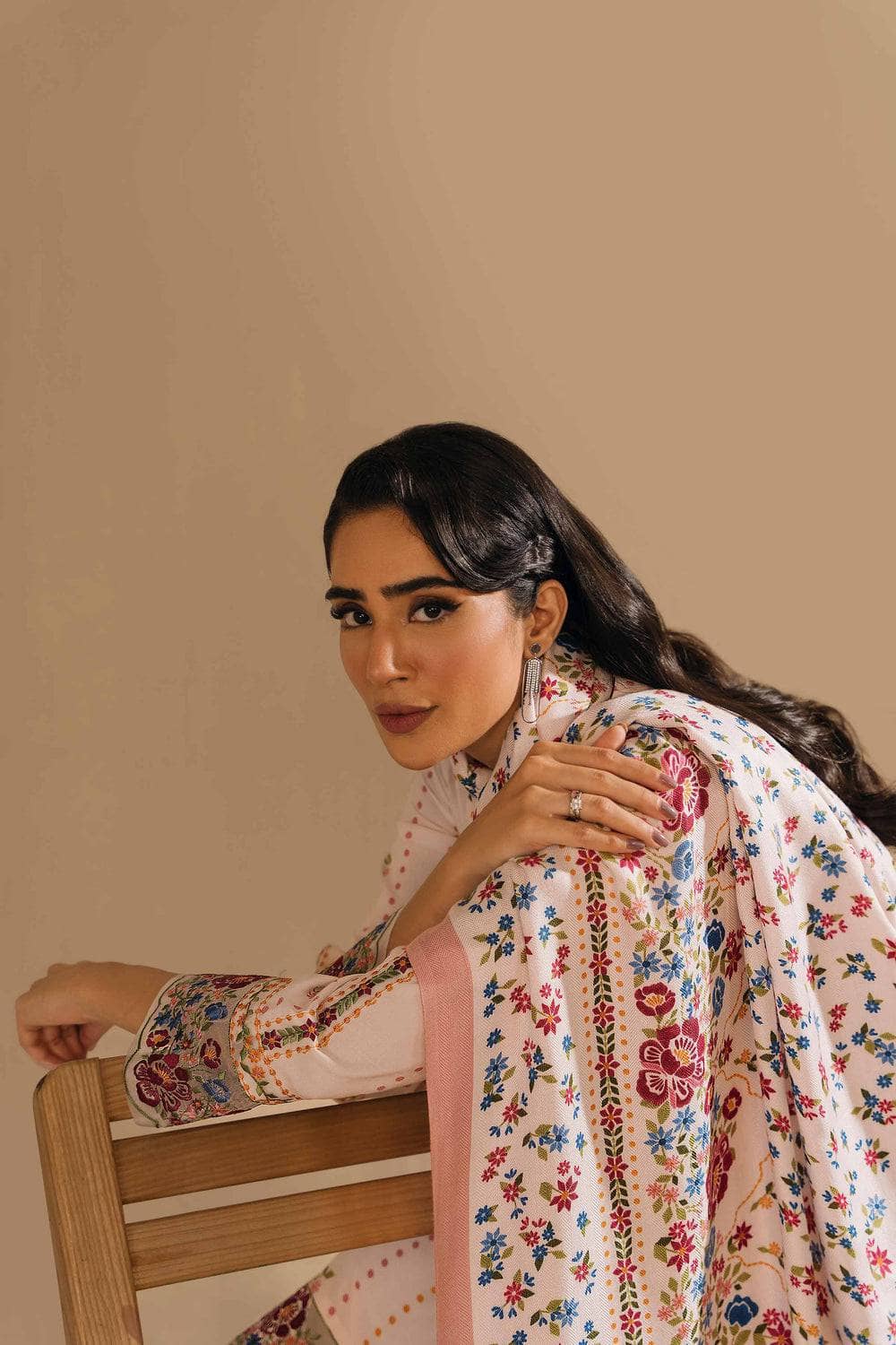 img_nishat_winter_23_awwal_boutique