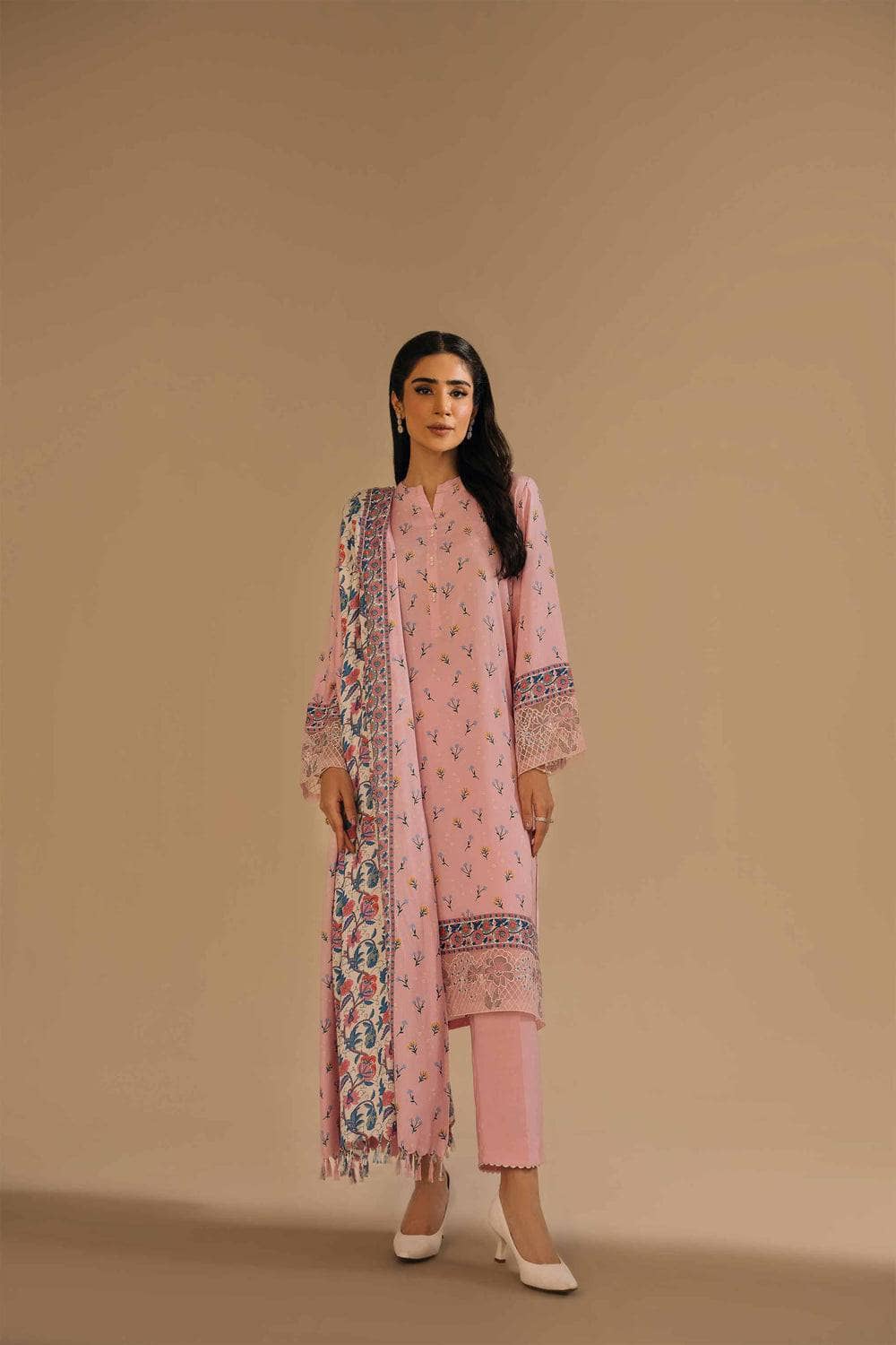 img_nishat_winter_23_awwal_boutique