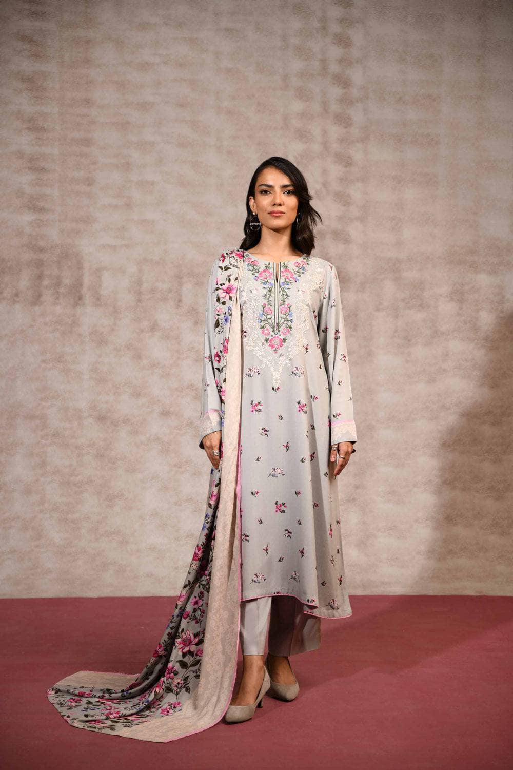 img_nishat_winter_23_awwal_boutique
