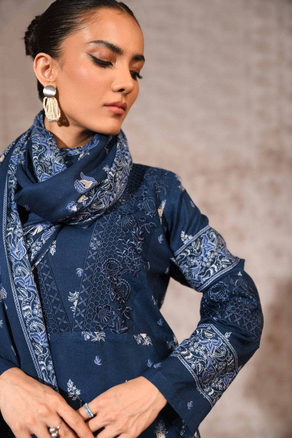 img_nishat_linen_awwal_boutique