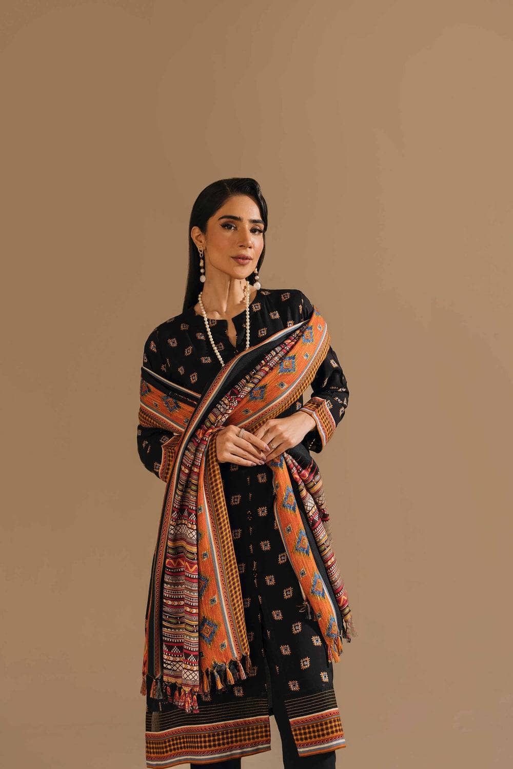 img_nishat_winter_23_awwal_boutique