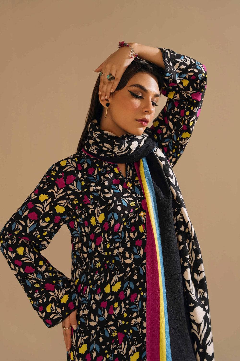 img_nishat_winter_23_awwal_boutique