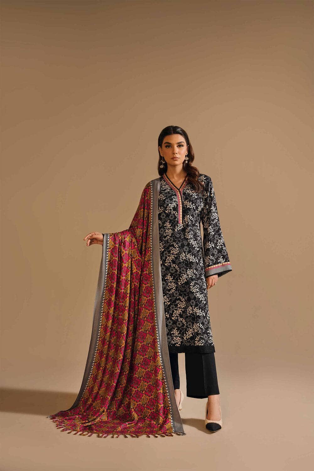 img_nishat_winter_23_awwal_boutique