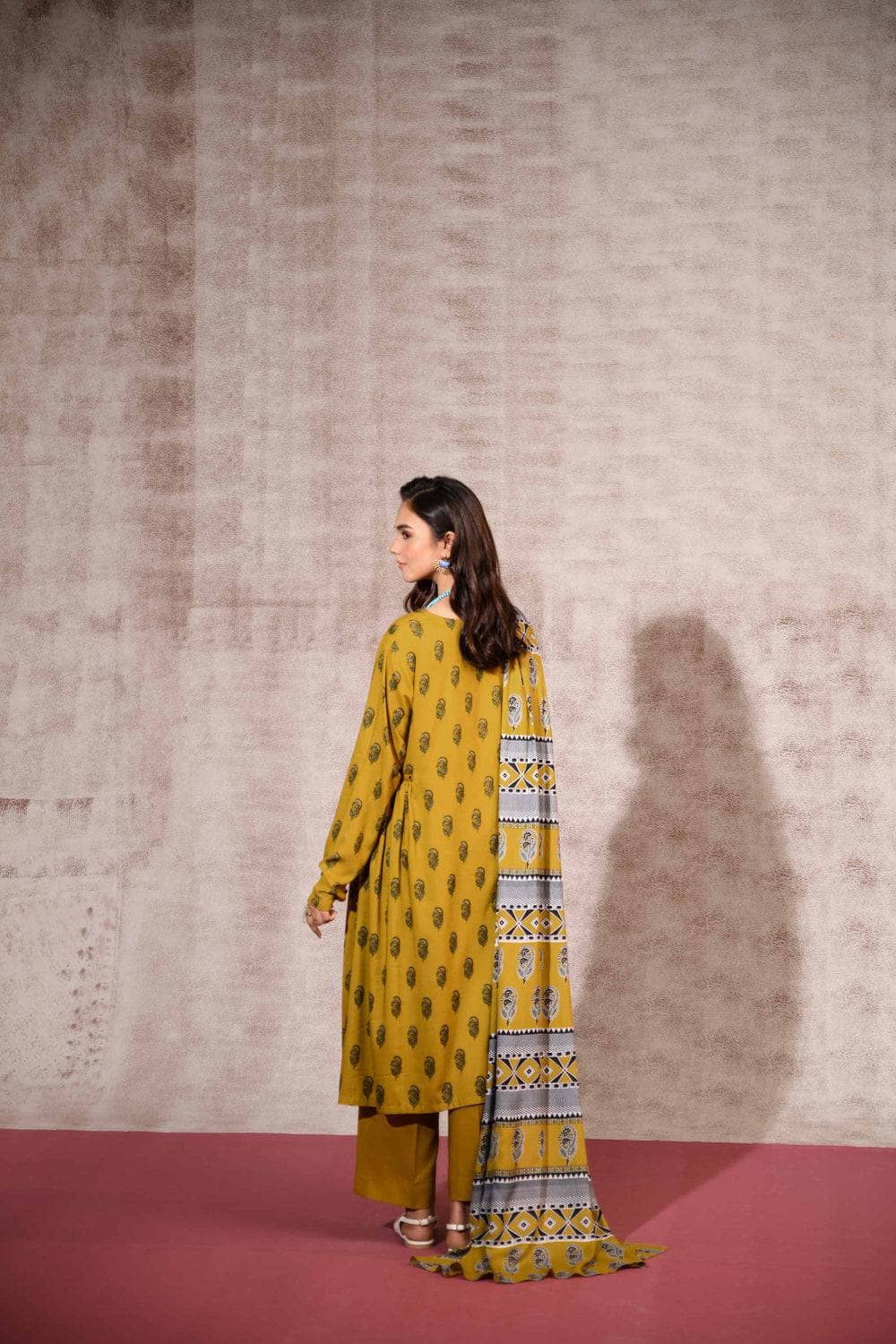 img_nishat_linen_awwal_boutique