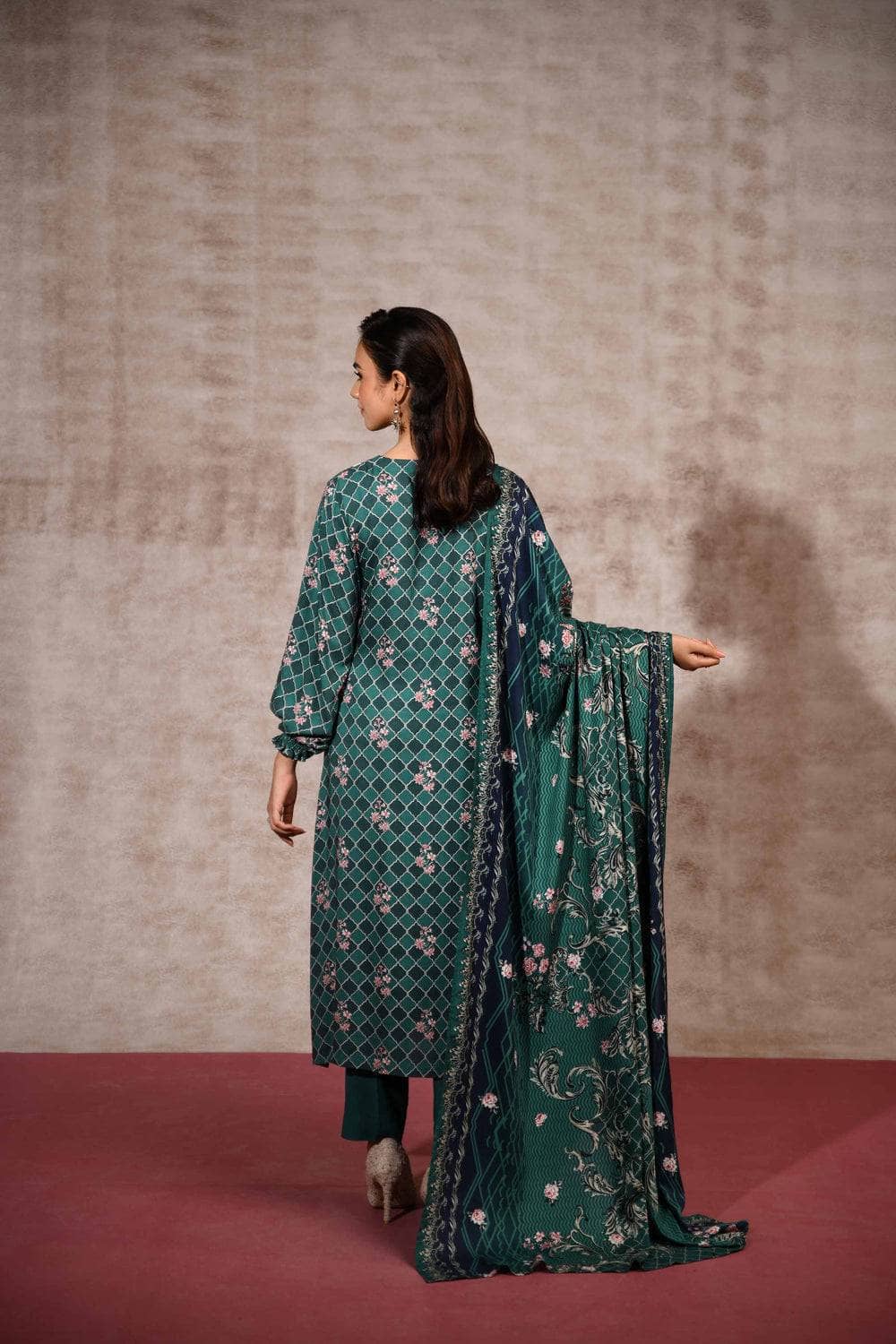 img_nishat_linen_awwal_boutique