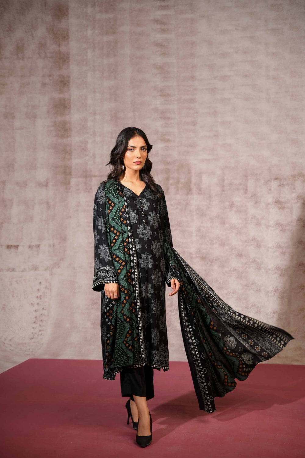img_nishat_linen_awwal_boutique