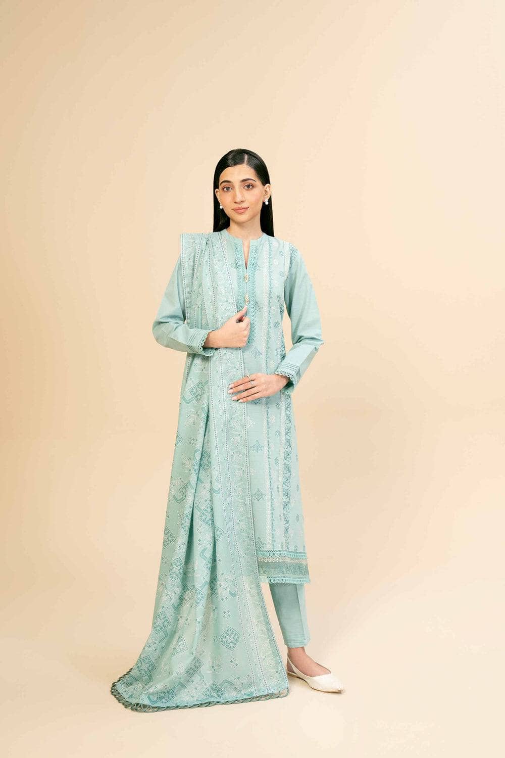img_nishat_winter_24_awwal_boutique