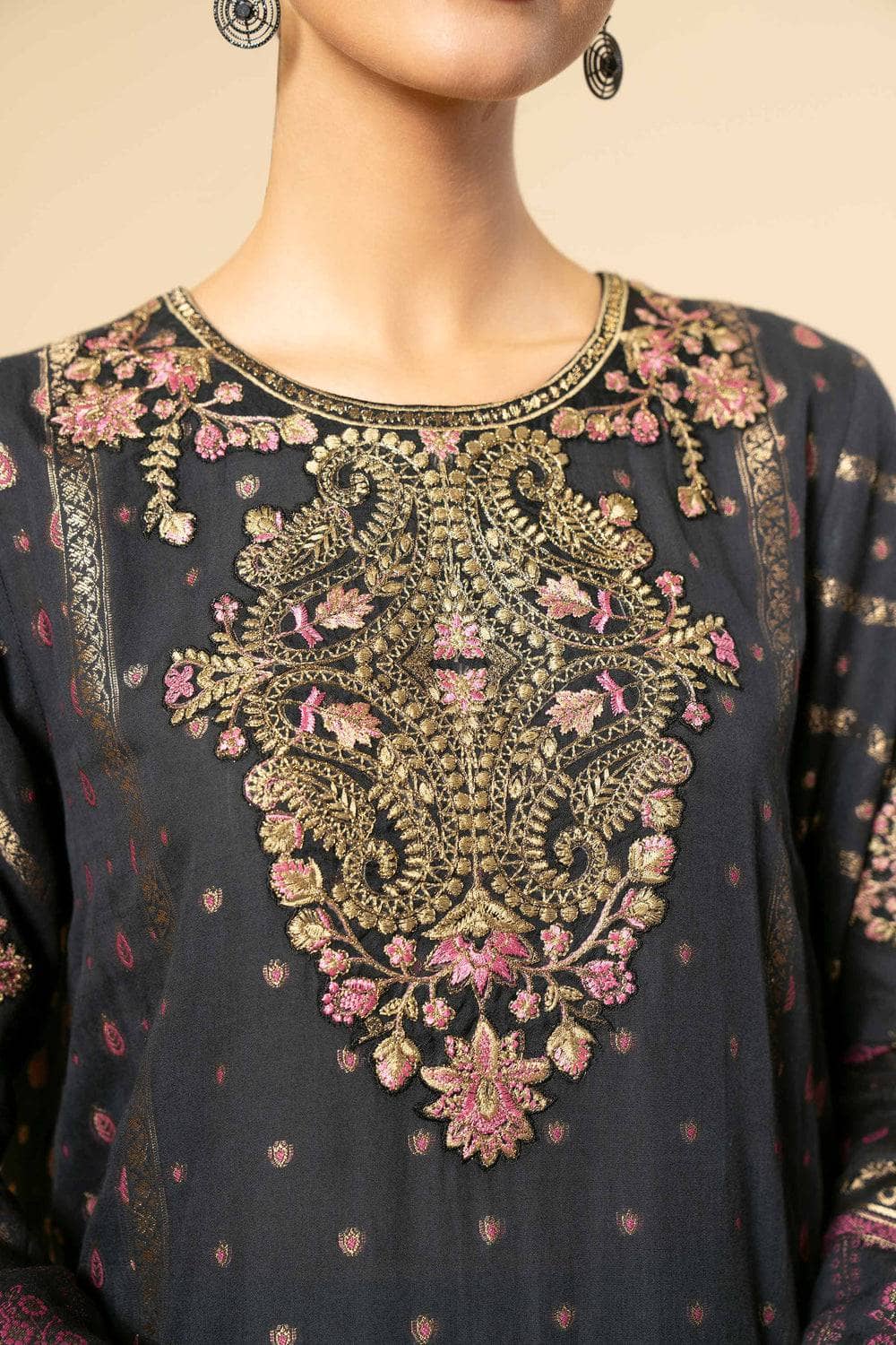 img_nishat_winter_24_awwal_boutique