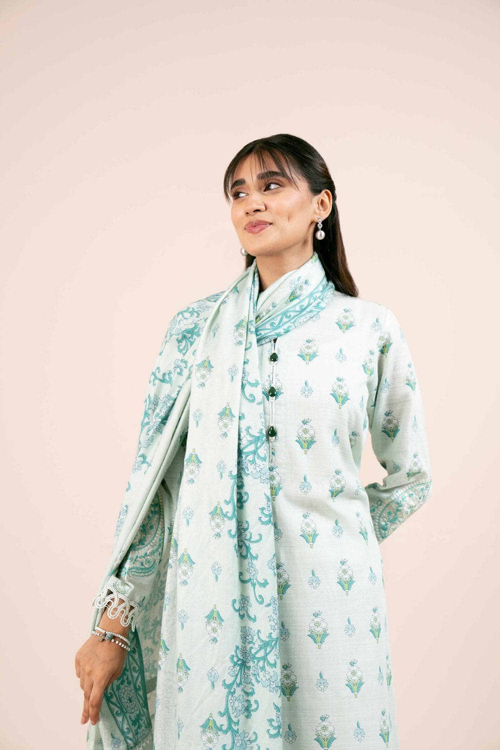 img_nishat_winter_24_awwal_boutique