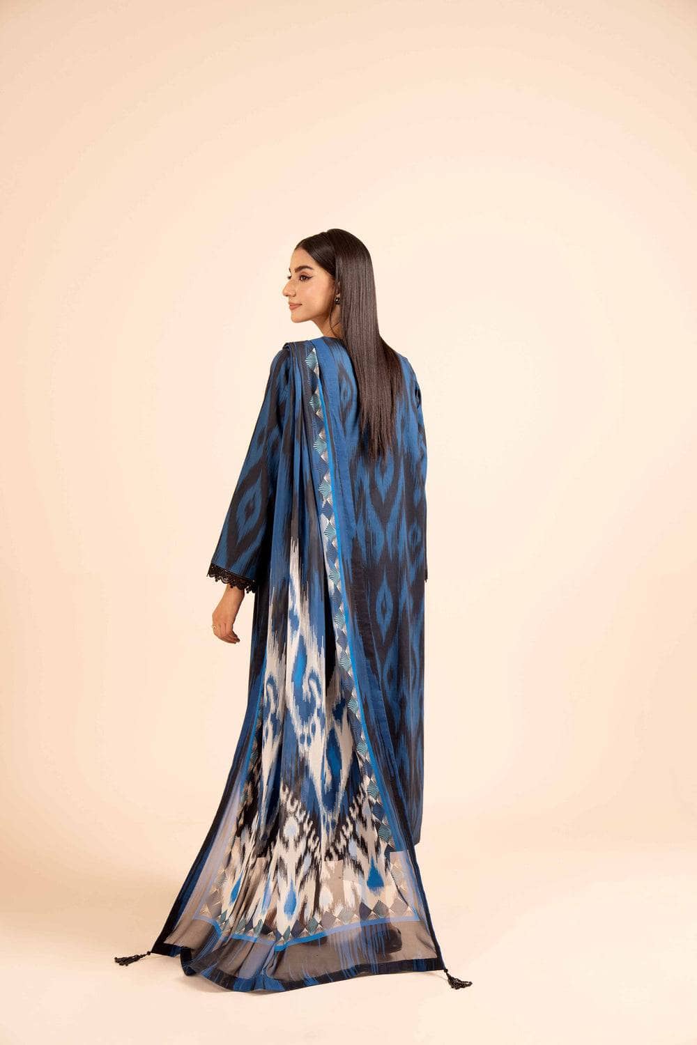 img_nishat_winter_24_awwal_boutique