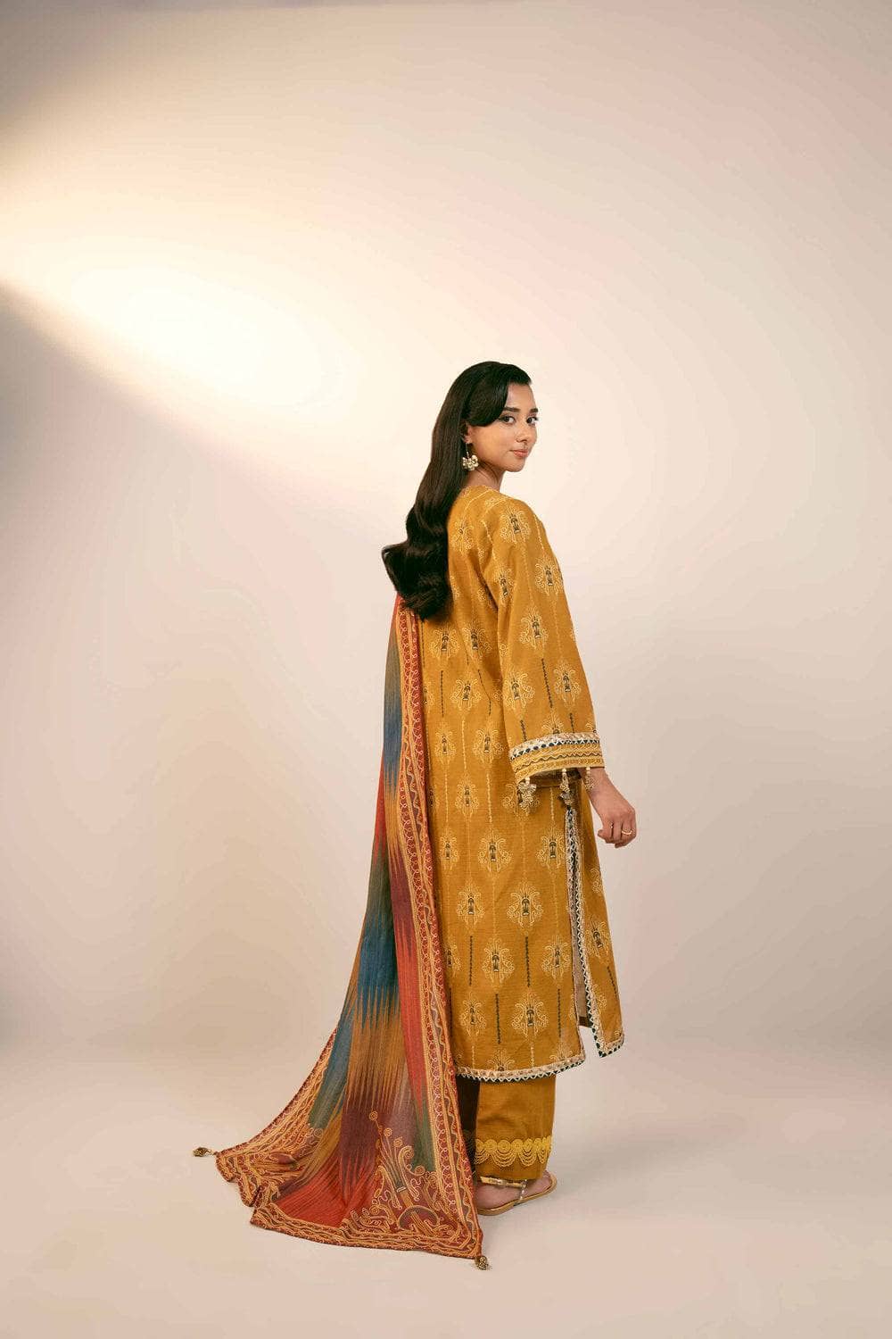 img_nishat_winter_24_awwal_boutique