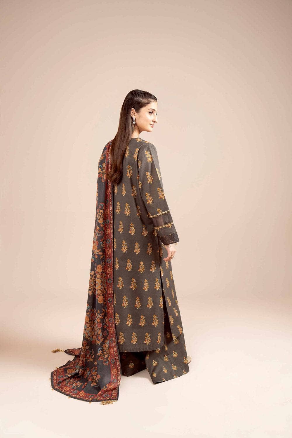 img_nishat_winter_24_awwal_boutique