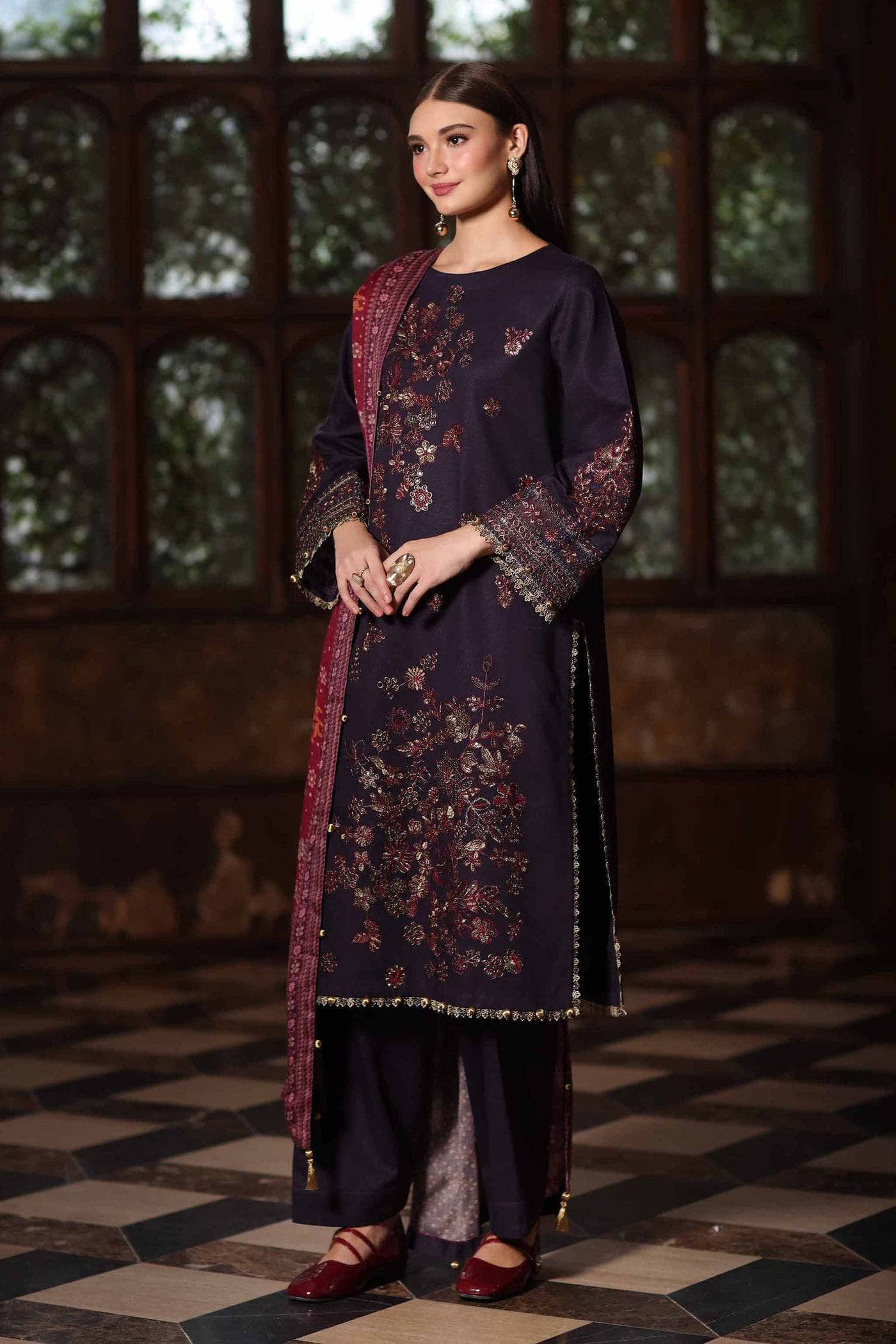 img_nishat_winter_25_awwal_boutique