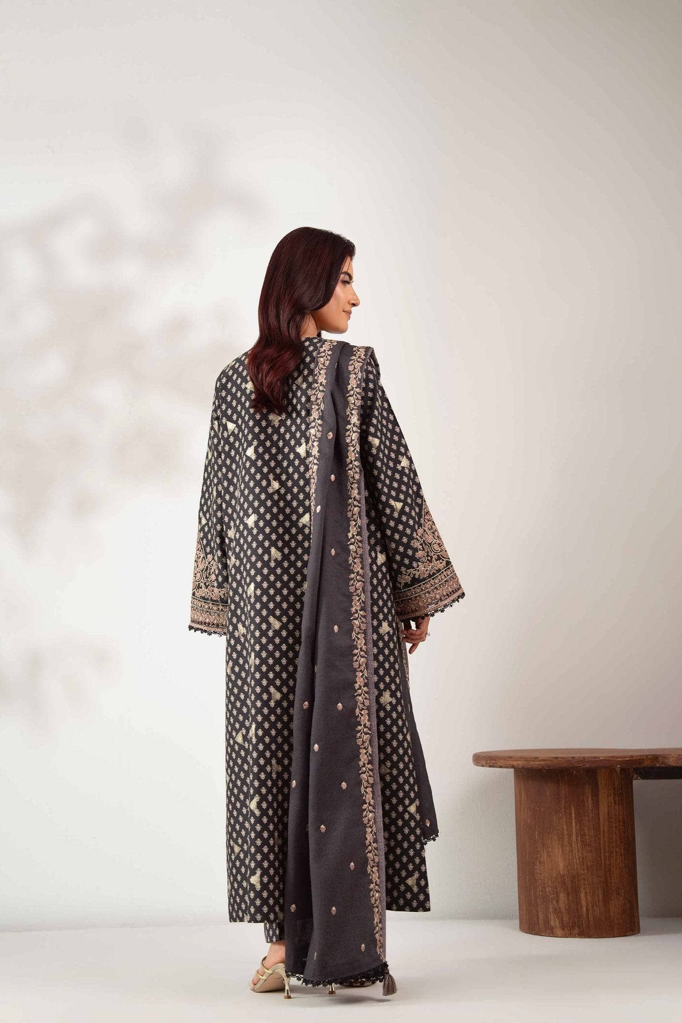 Nishat Winter 25/Digital Printed Embroidered Suit - 42502727/Karandi