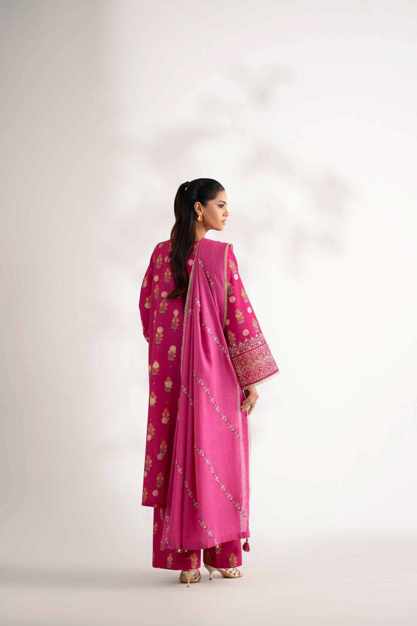 Nishat Winter 25/Digital Printed Embroidered Suit - 42502728/Karandi