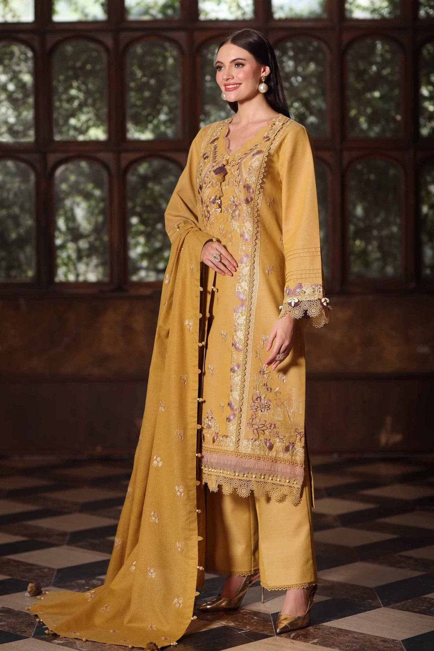 img_nishat_winter_25_awwal_boutique