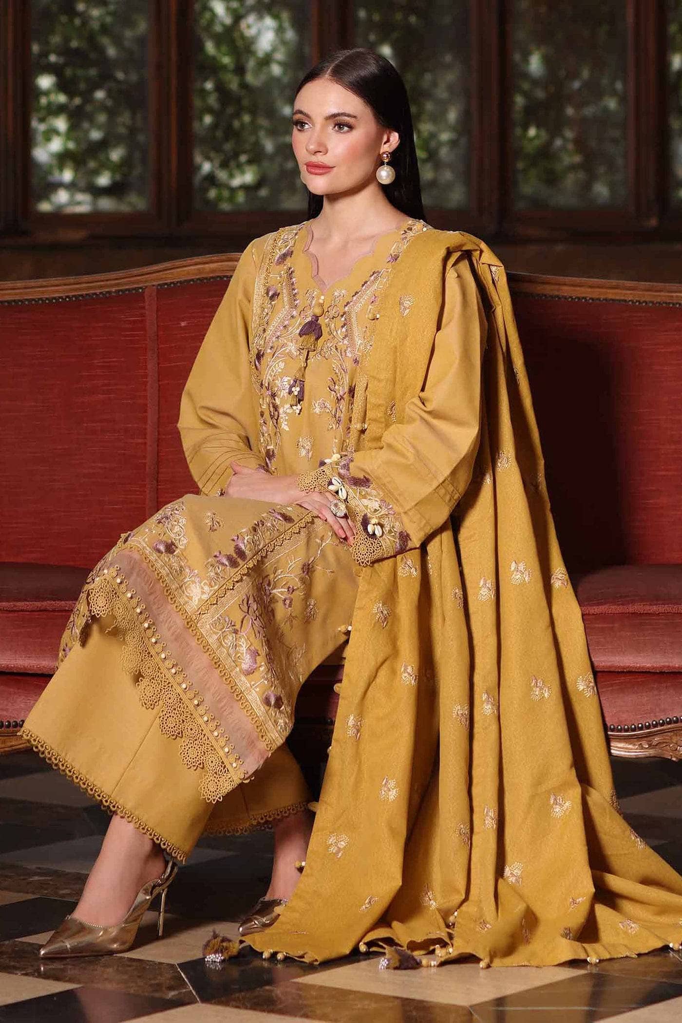 img_nishat_winter_25_awwal_boutique
