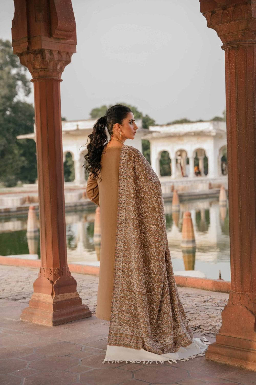 img_nishat_winter_23_awwal_boutique