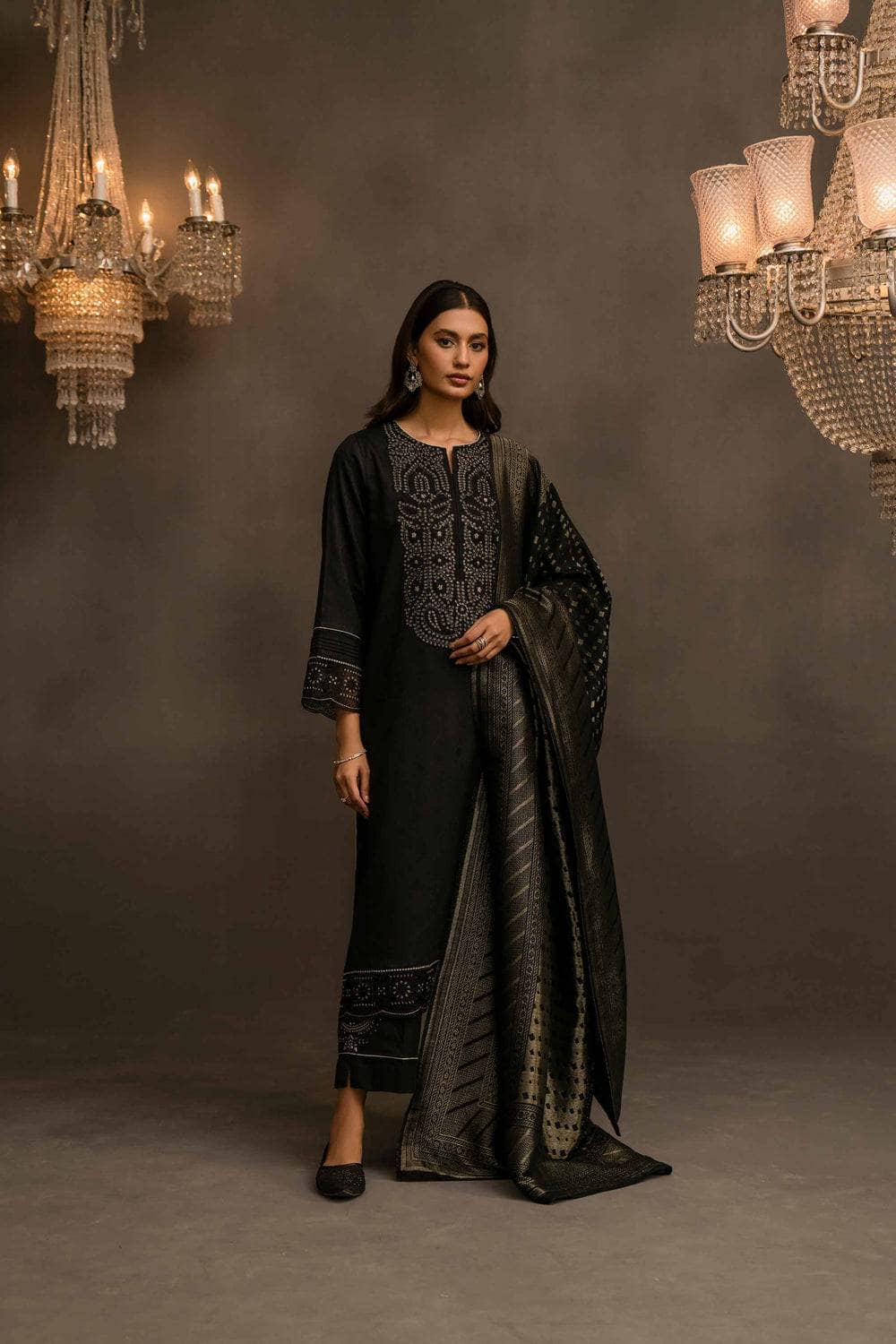 img_nishat_winter_23_awwal_boutique