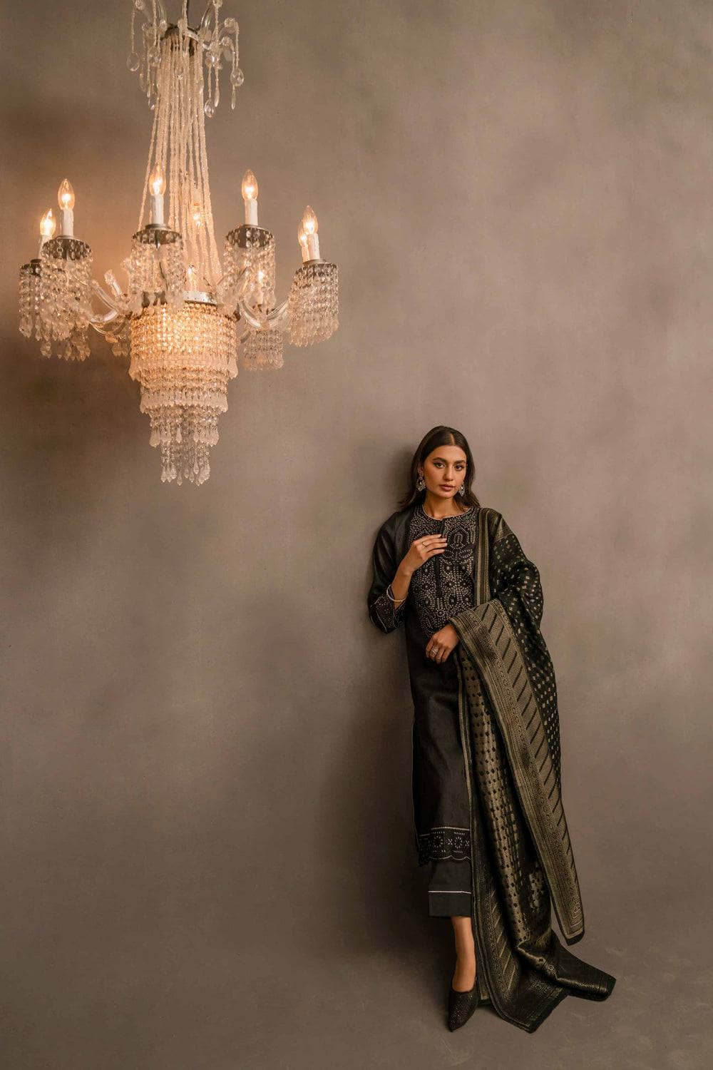 img_nishat_winter_23_awwal_boutique