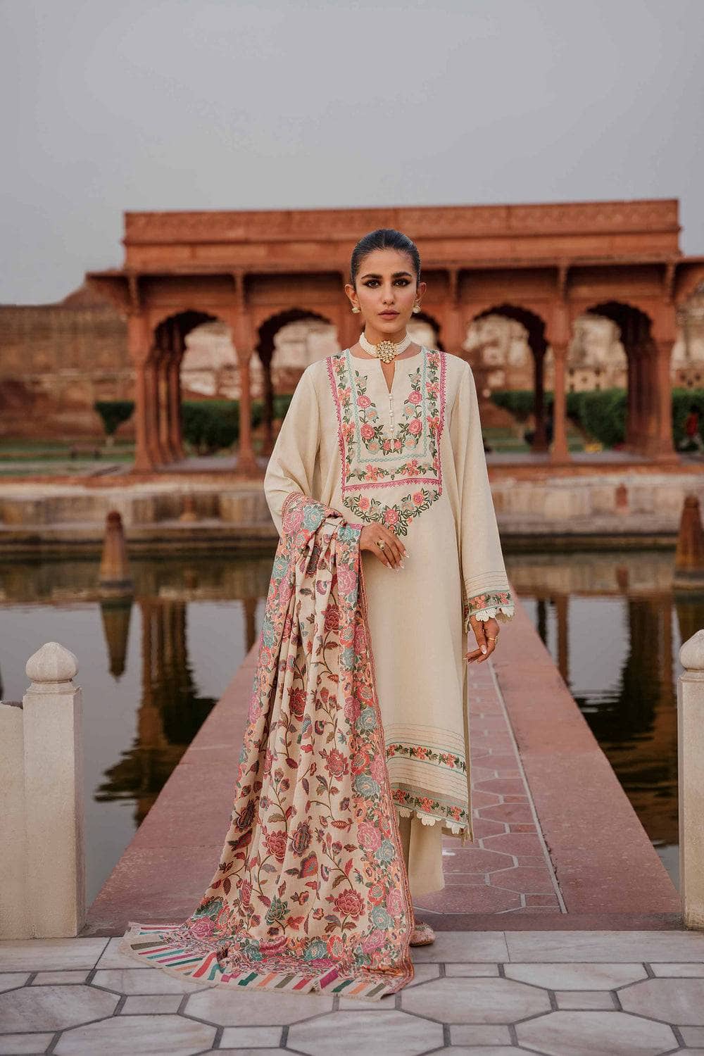 img_nishat_winter_23_awwal_boutique