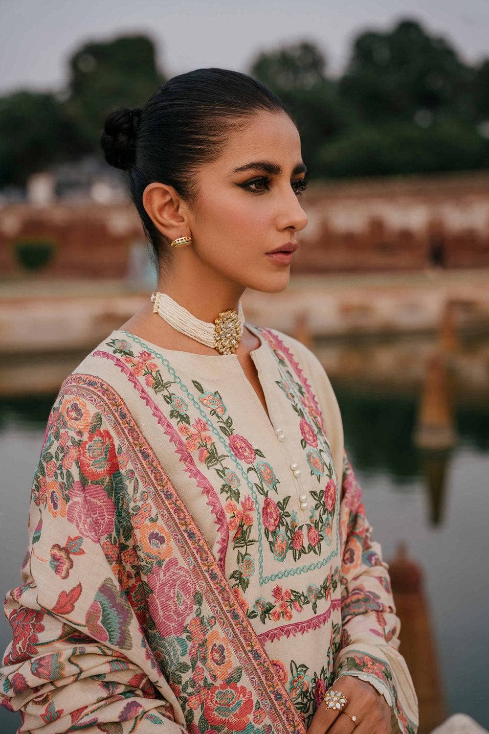 img_nishat_winter_23_awwal_boutique