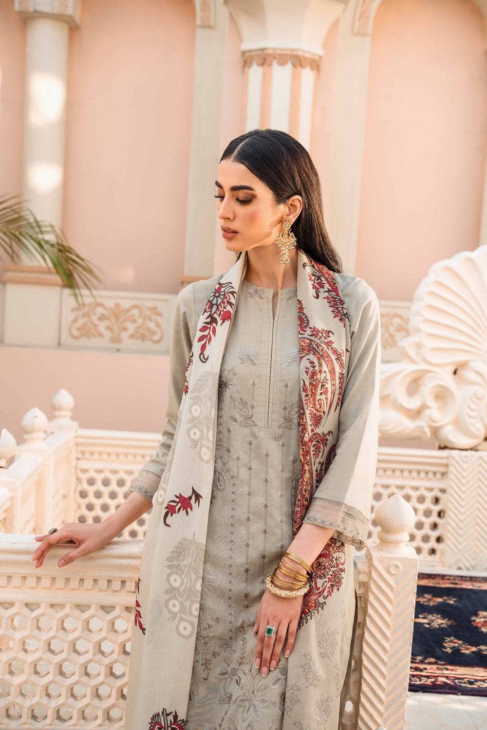 img_nishat_winter_23_awwal_boutique