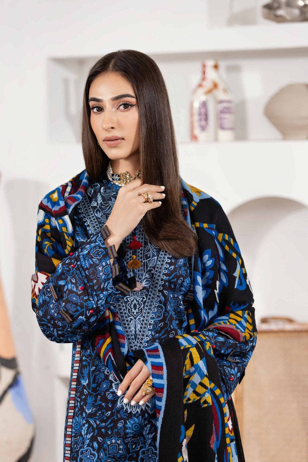 img_nishat_winter_23_awwal_boutique