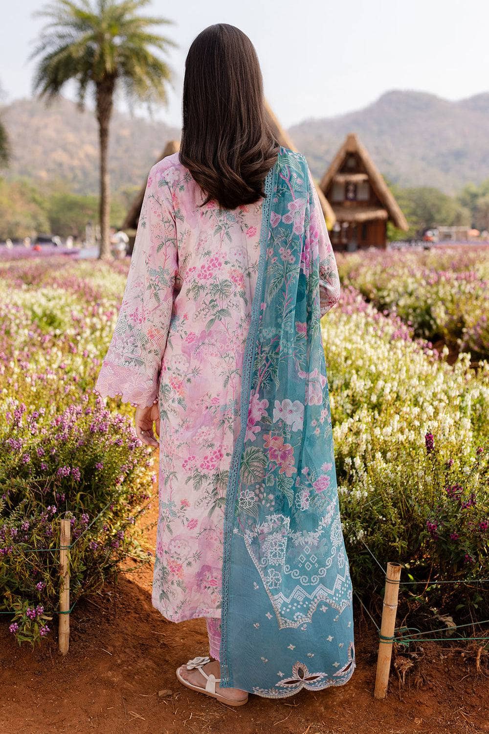 Nureh Bloom Lawn/01