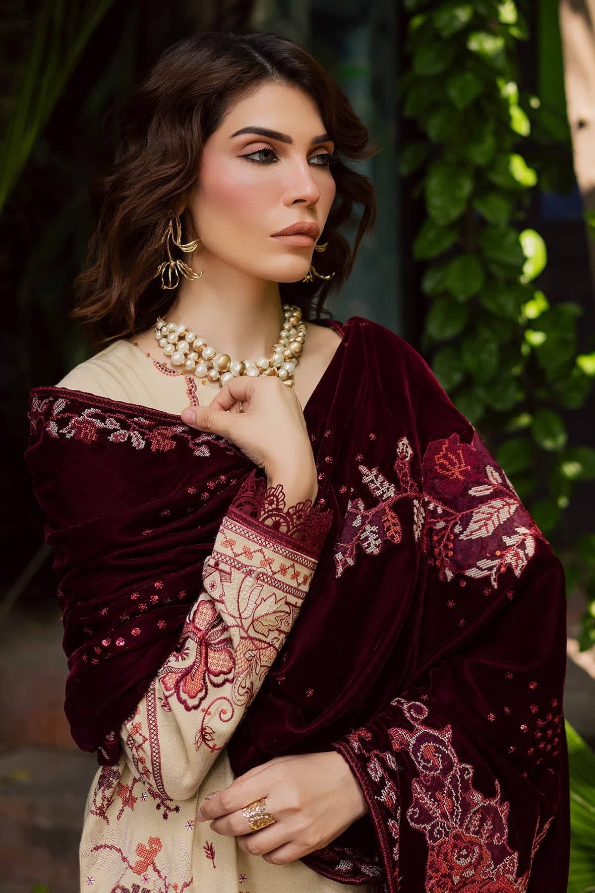 Nureh Exclusive Luxury Formals/Velvet Embroideried Shawl/NE 181