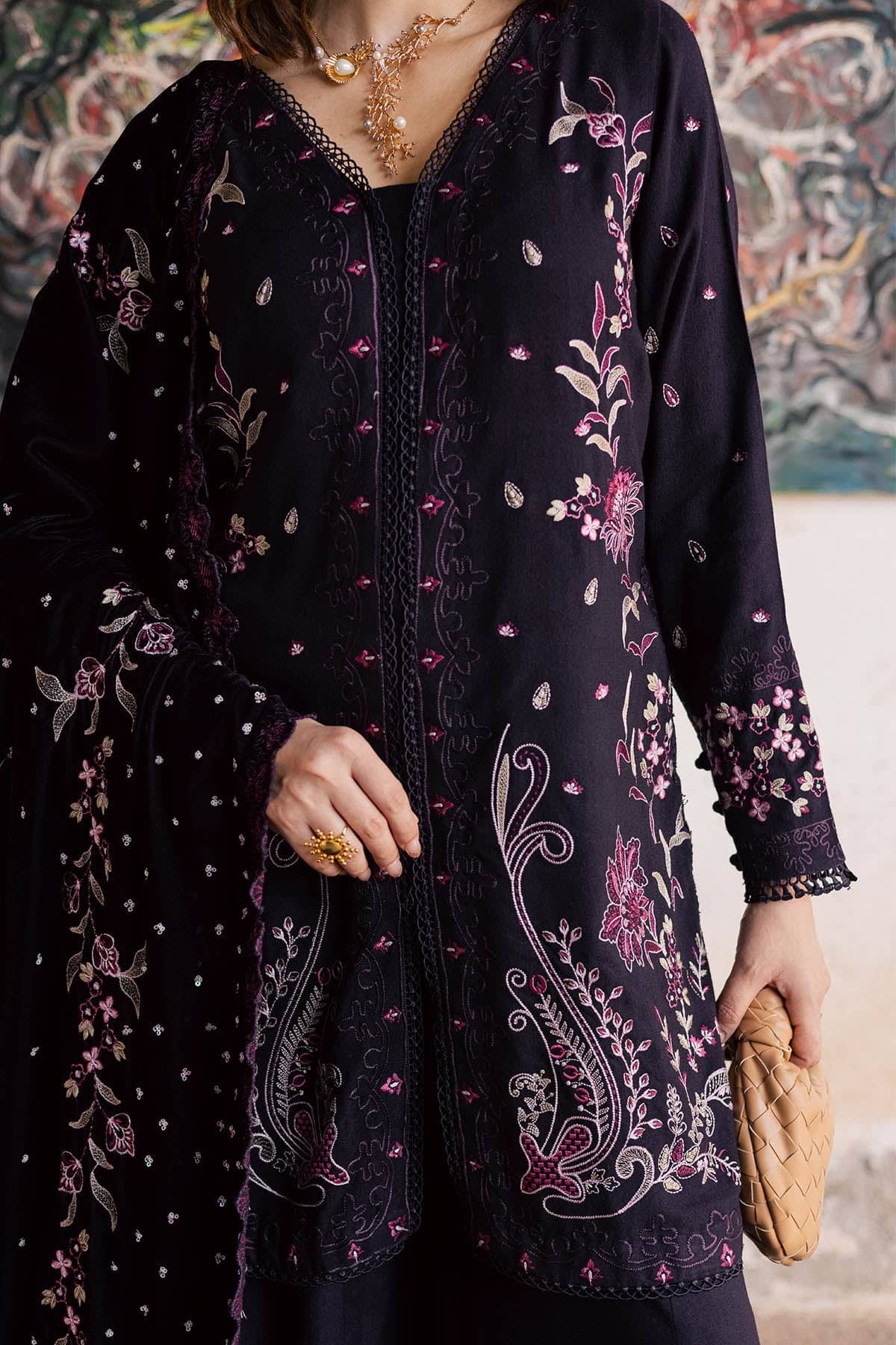 Nureh Exclusive Luxury Formals/Velvet Embroideried Shawl/NE 182
