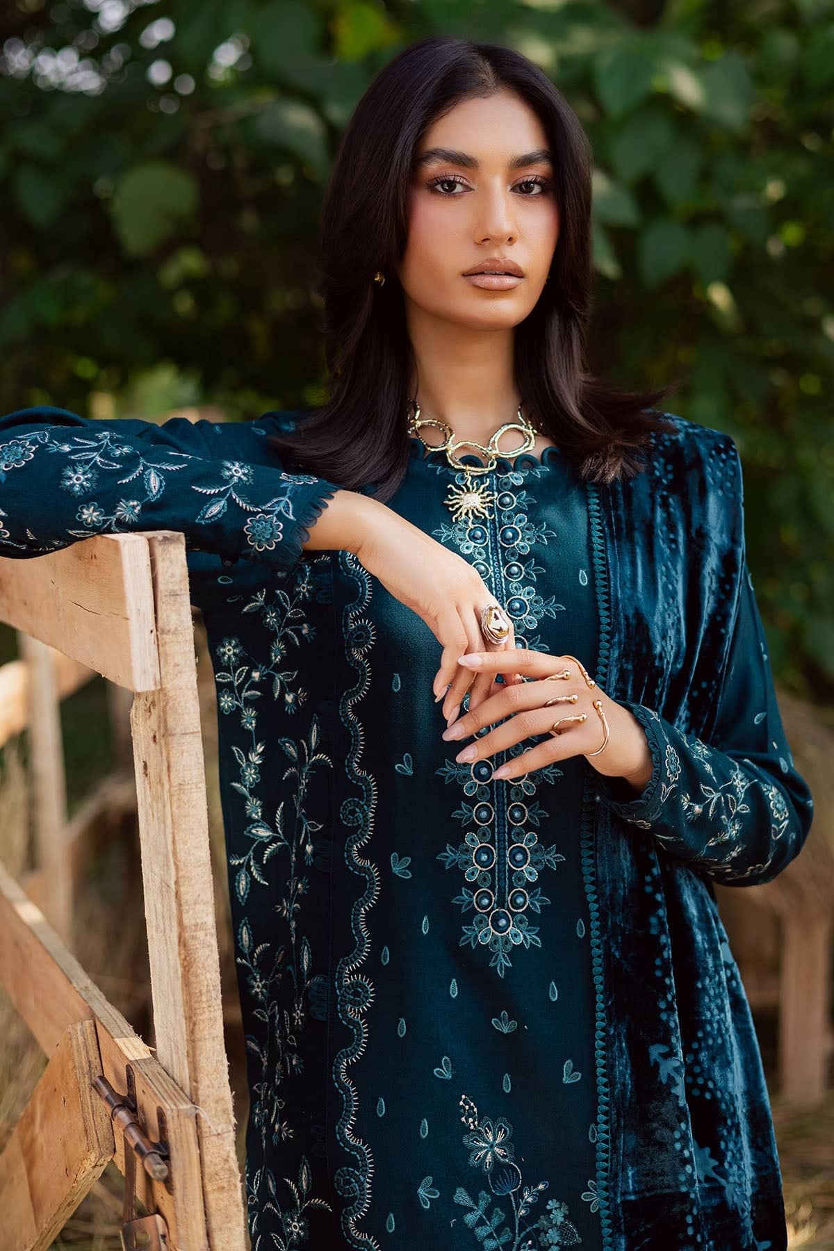 Nureh Exclusive Shawl Collection Winter Pakistani Suits Nureh Exclusive Velvet Palachi Shawl/NE 186