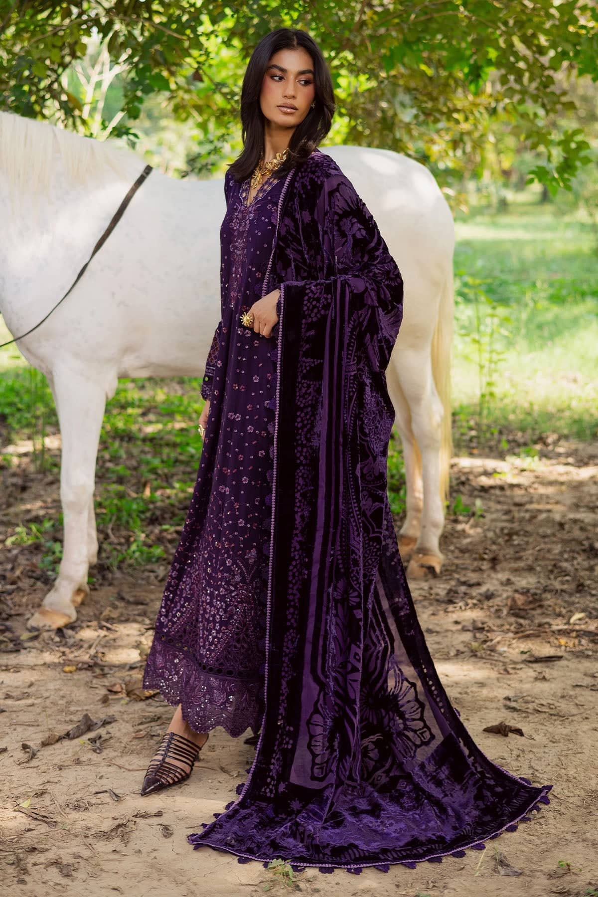 Nureh Exclusive Shawl Collection Winter Pakistani Suits Nureh Exclusive Velvet Palachi Shawl/NE 187