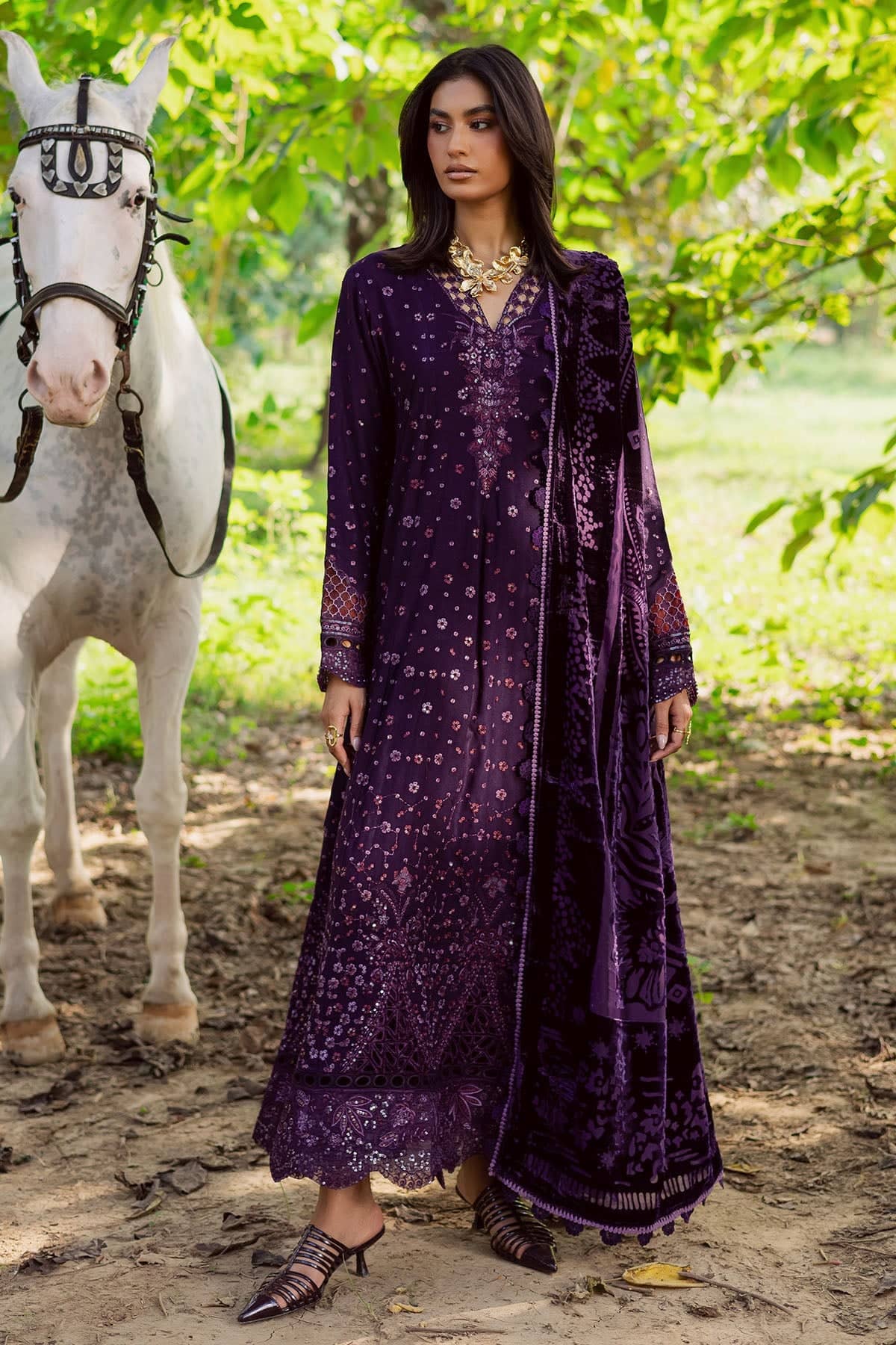 Nureh Exclusive Shawl Collection Winter Pakistani Suits Nureh Exclusive Velvet Palachi Shawl/NE 187