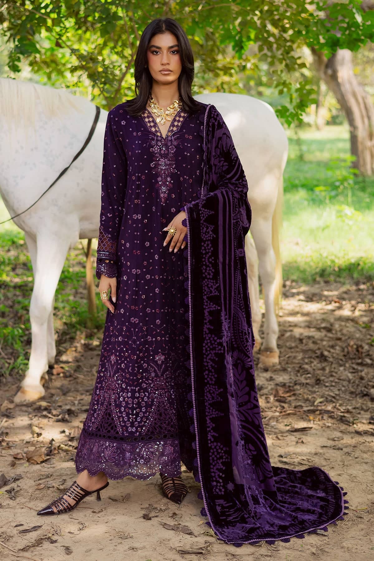 Nureh Exclusive Shawl Collection Winter Pakistani Suits Nureh Exclusive Velvet Palachi Shawl/NE 187