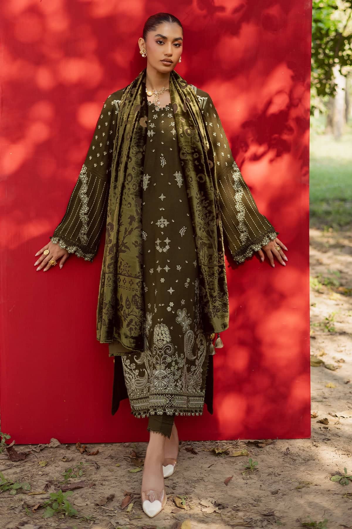 Nureh Exclusive Shawl Collection Winter Pakistani Suits Nureh Exclusive Velvet Palachi Shawl/NE 190