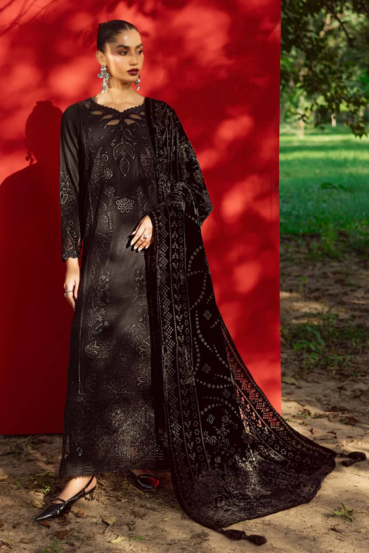 Nureh Exclusive Shawl Collection Winter Pakistani Suits Nureh Exclusive Velvet Palachi Shawl/NE 191