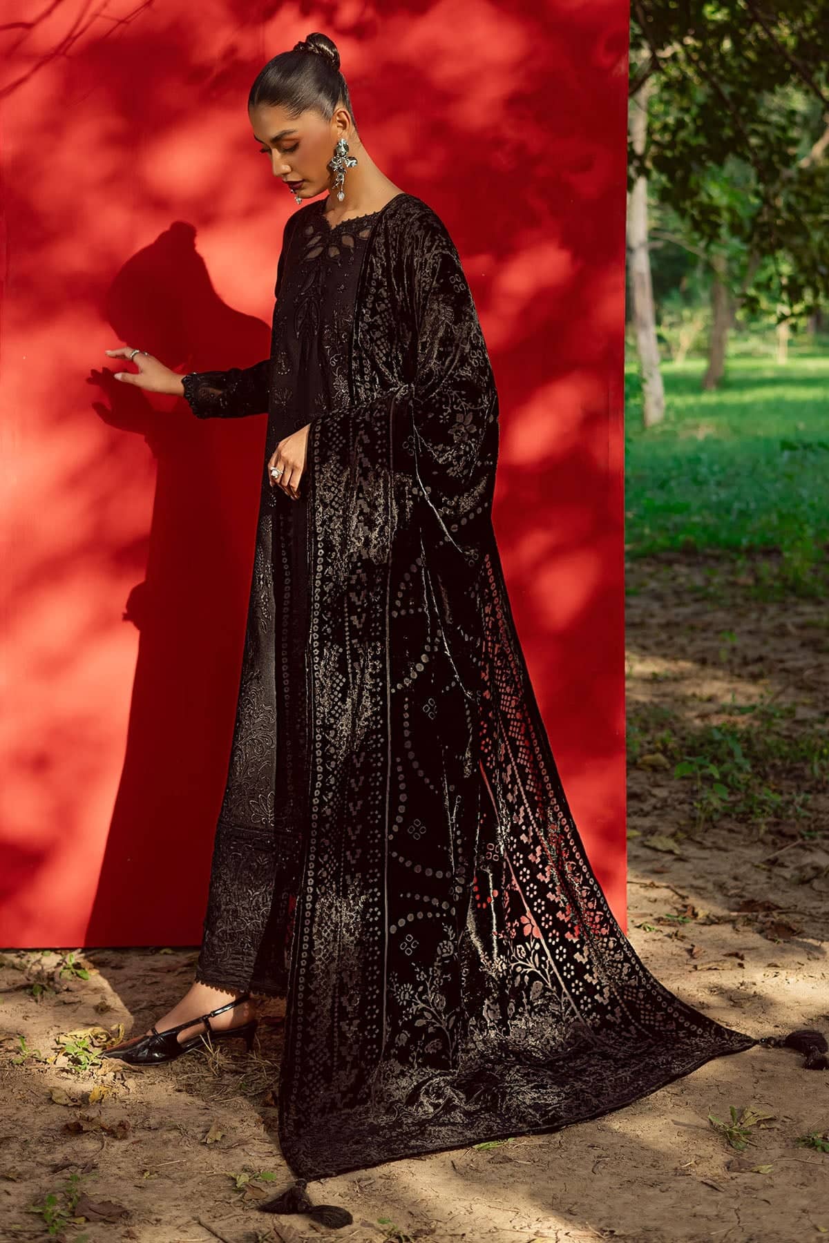 Nureh Exclusive Shawl Collection Winter Pakistani Suits Nureh Exclusive Velvet Palachi Shawl/NE 191