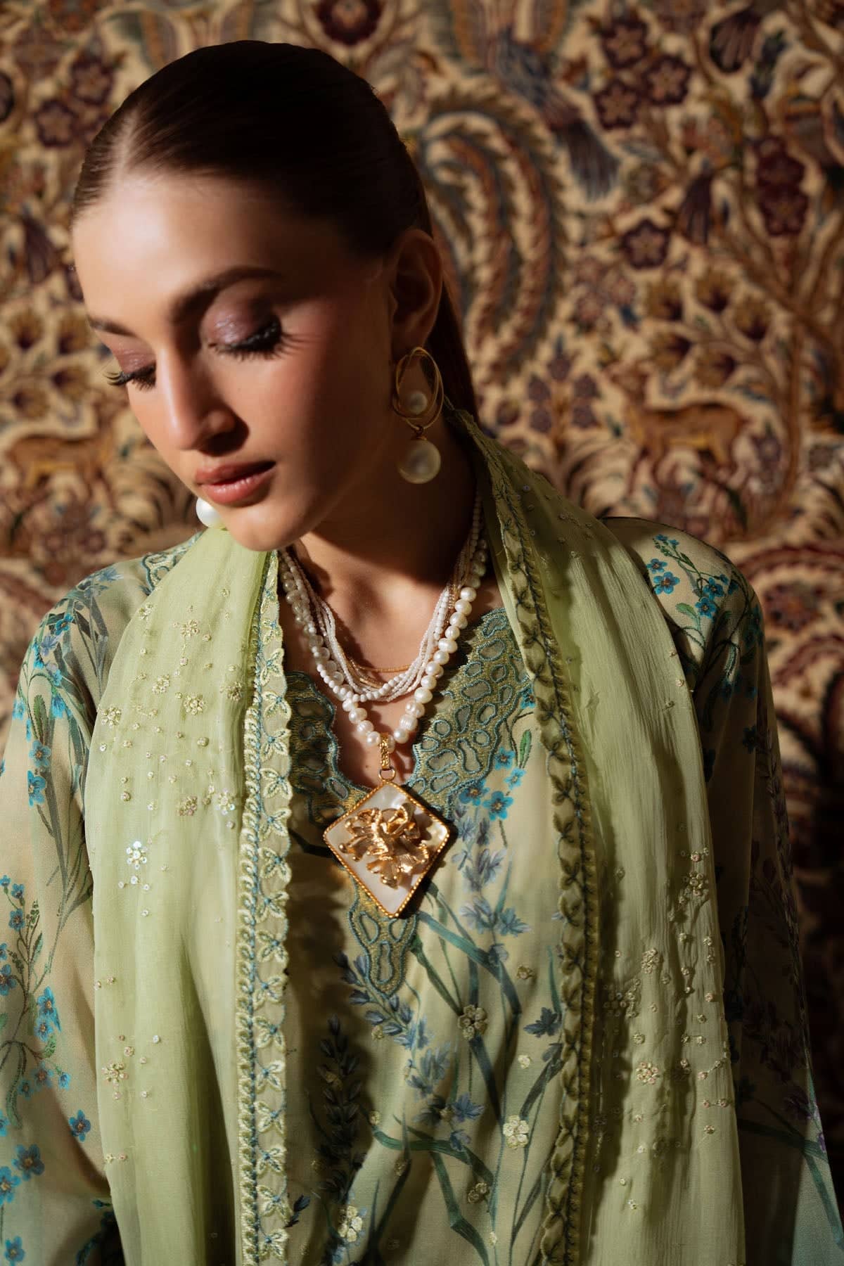 Nureh Maya Swiss Lawn 26/NS 161/Embroideried Chiffon Dupatta