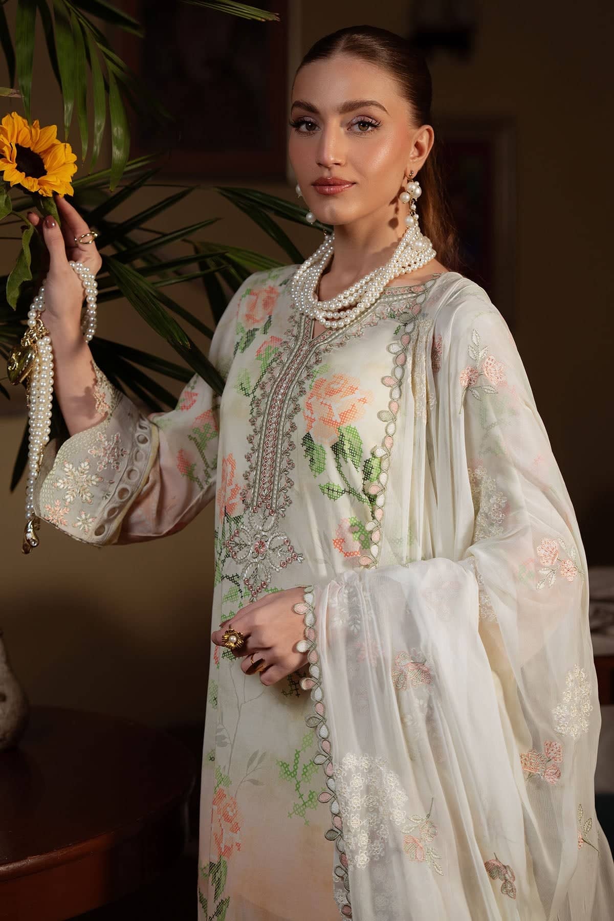 Nureh Maya Swiss Lawn 26/NS 163/Embroideried Chiffon Dupatta