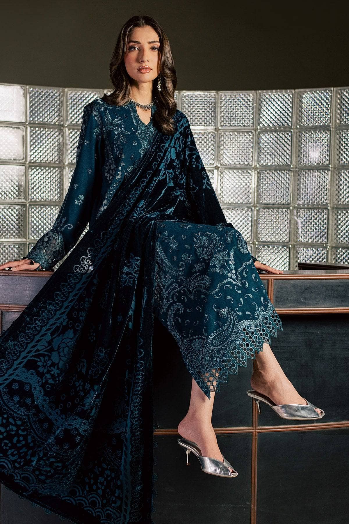 img_nureh_leather_peach_velvet_palachi_shawl_awwal_boutique