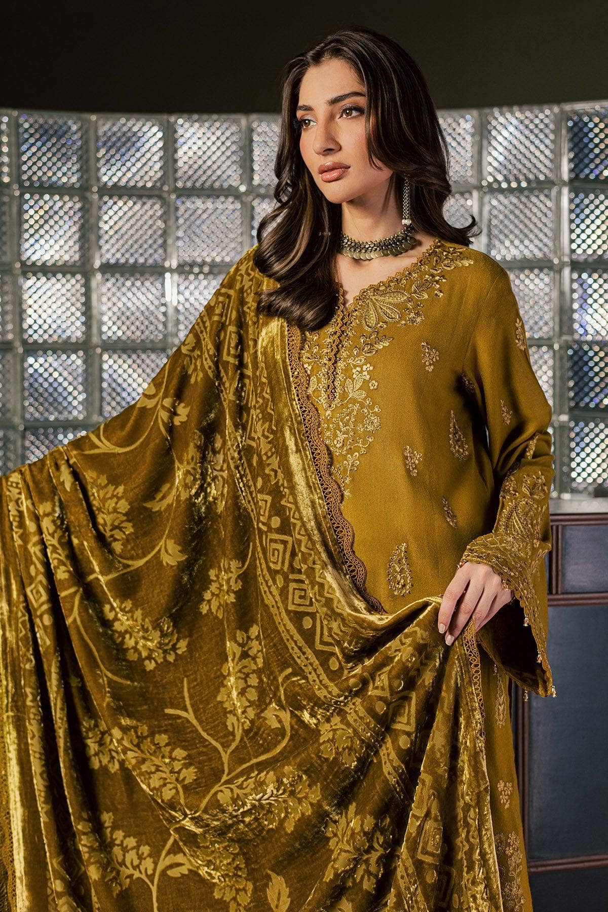 Nureh Exclusive 26/Warm Leather Peach/ Velvet Palachi Shawl/NE-283