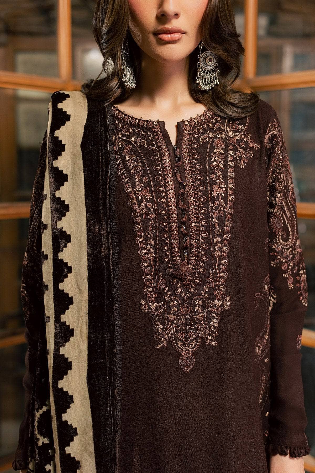 img_nureh_leather_peach_velvet_palachi_shawl_awwal_boutique