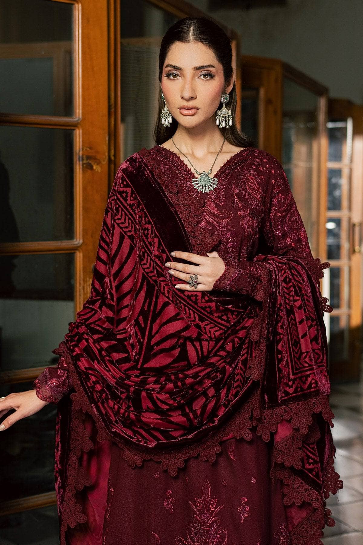 img_nureh_leather_peach_velvet_palachi_shawl_awwal_boutique