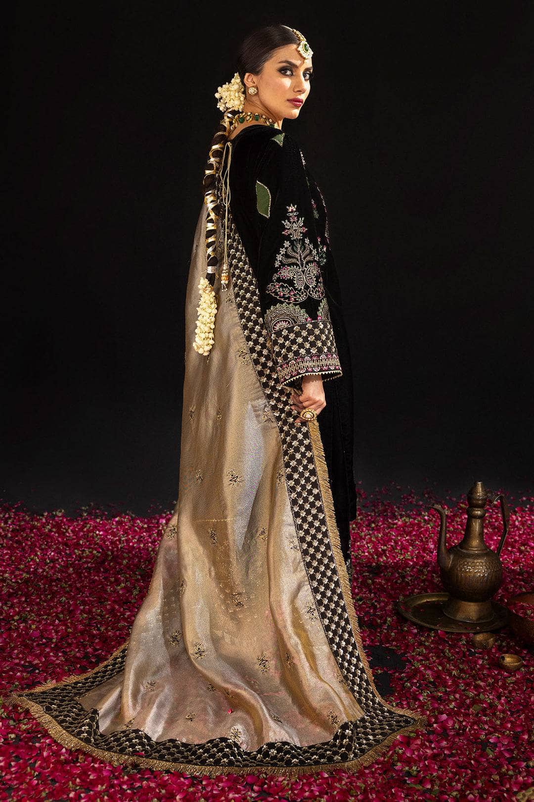 img_nureh_velvet_awwal_boutique