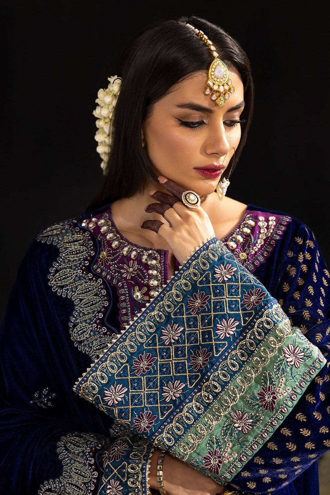 img_nureh_velvet_awwal_boutique