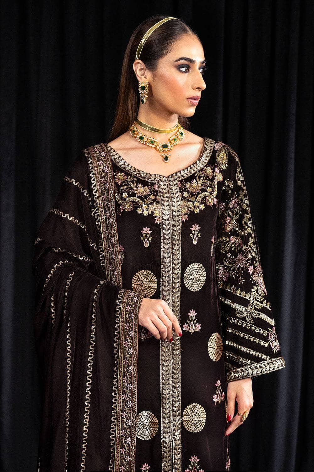img_nureh_maya_velvet_awwal_boutique
